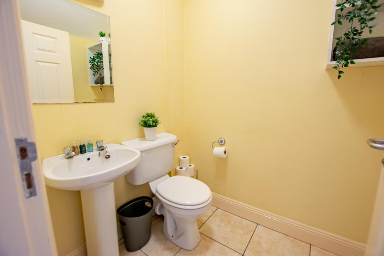 126 - Gort Na Coiribe 4 Bedroom Duplex, By Shortstays Galway Eksteriør billede